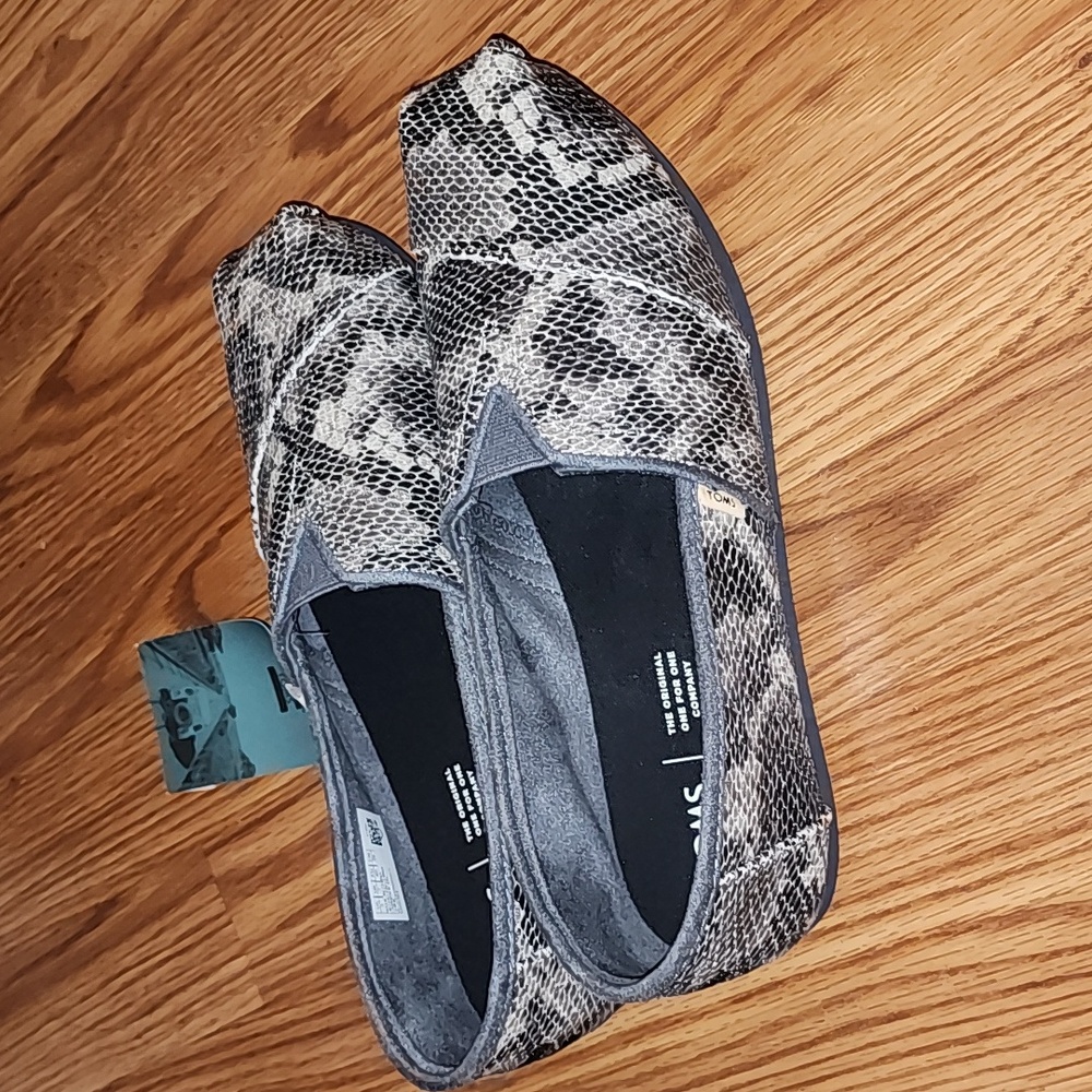 TOMS - Picture 4 of 5